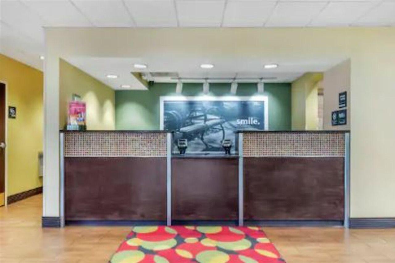 Hampton Inn Brookhaven Exterior photo