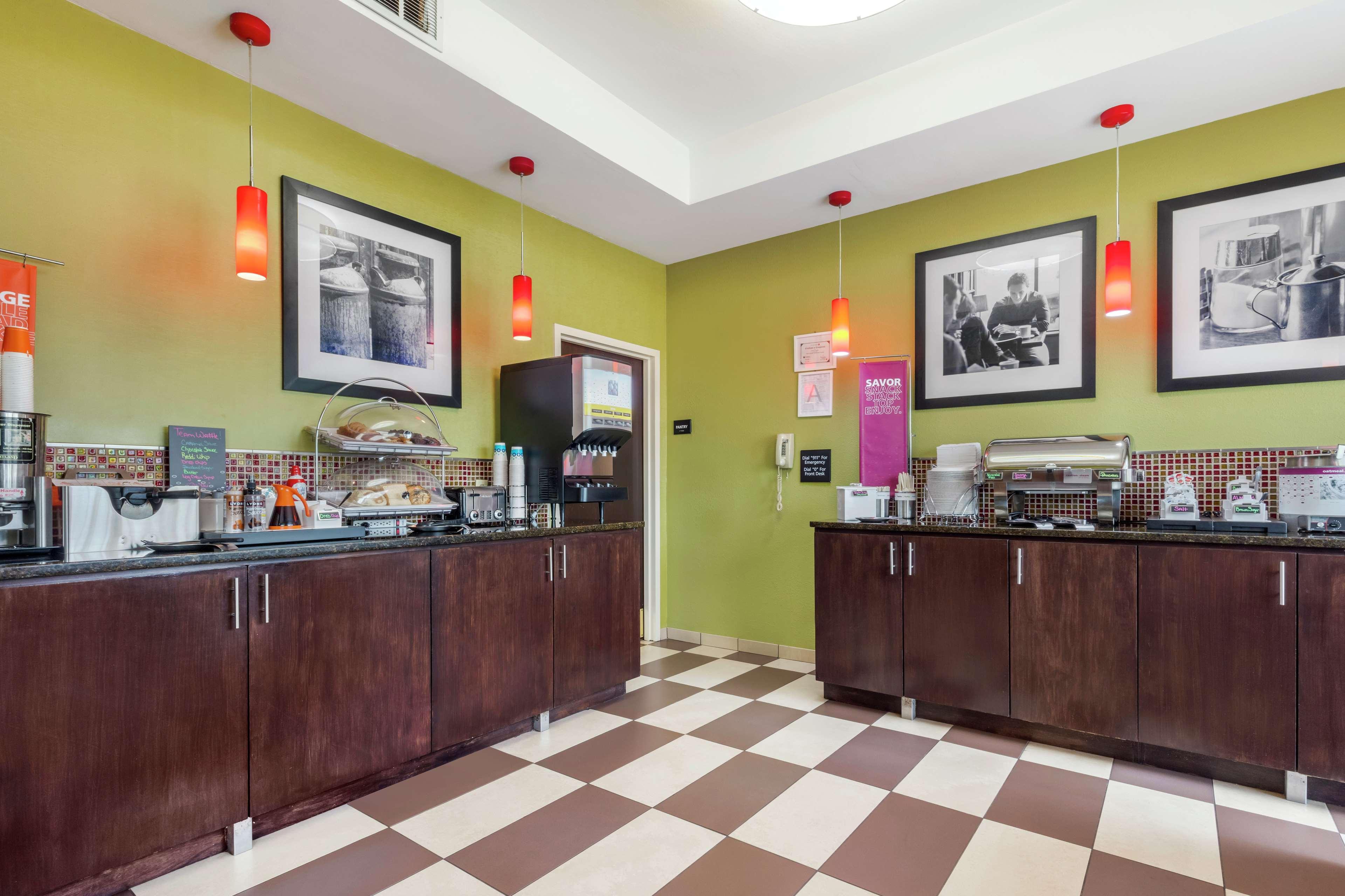 Hampton Inn Brookhaven Exterior photo