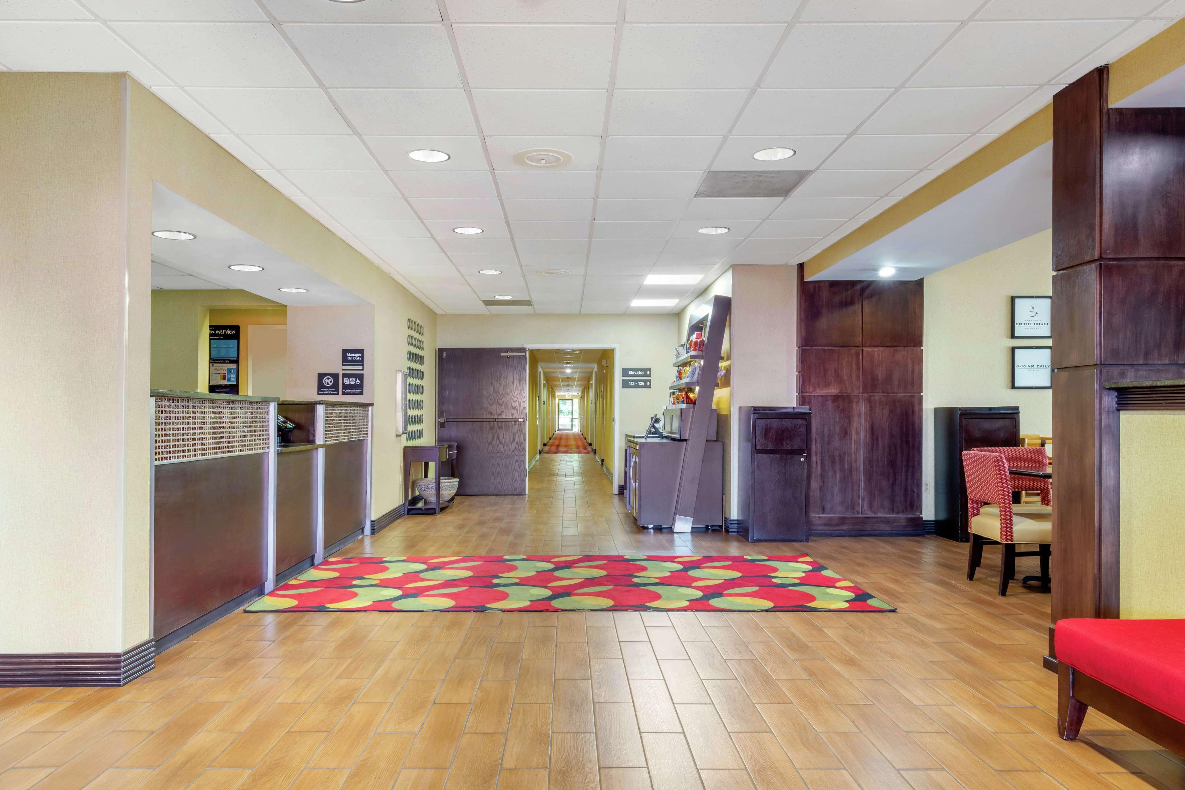 Hampton Inn Brookhaven Exterior photo