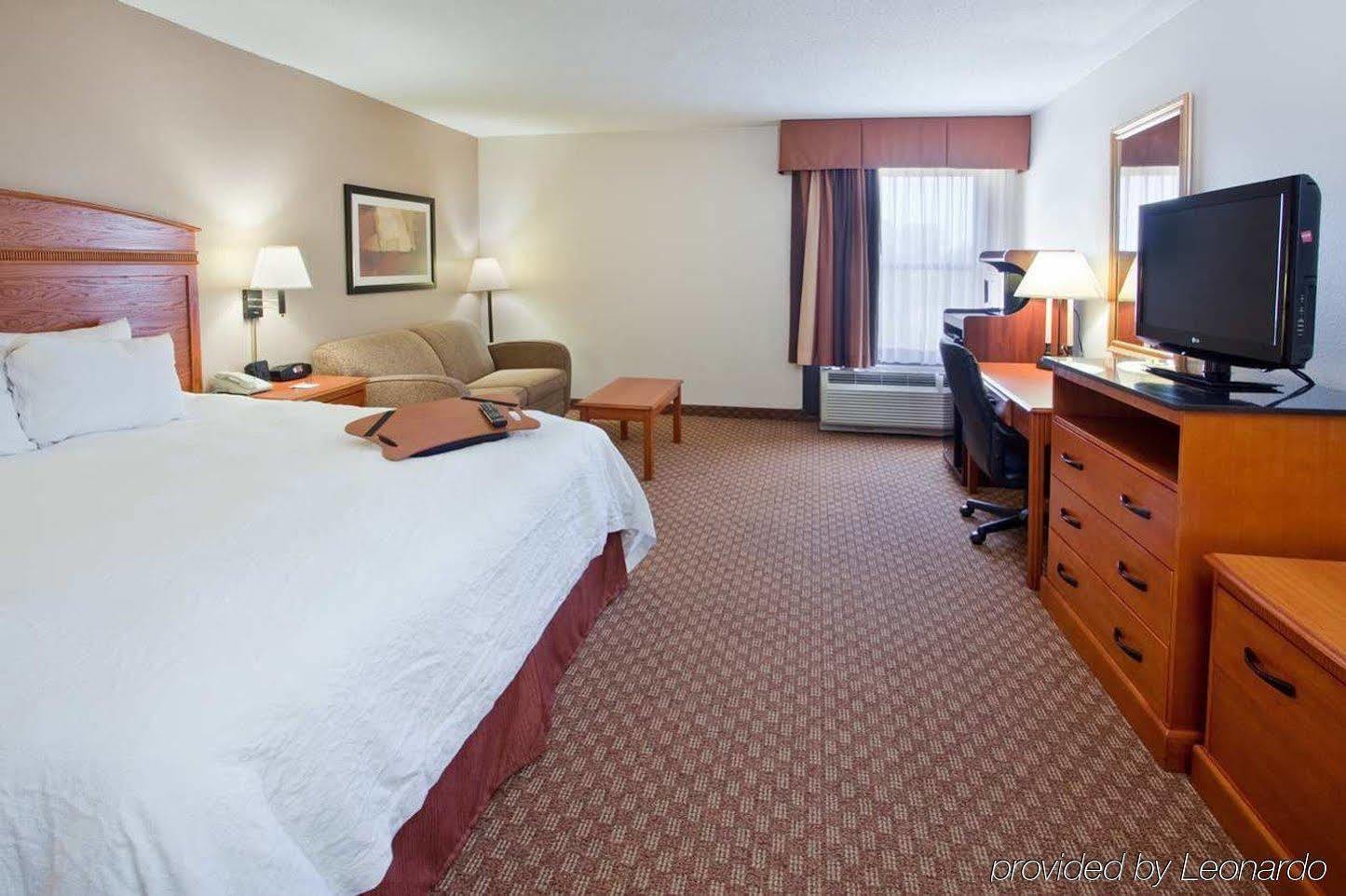 Hampton Inn Brookhaven Exterior photo